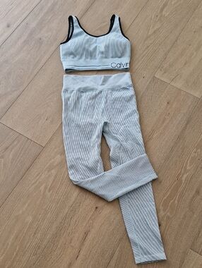 Calvin Klein Light Gray & Black Ribbed Seamless Active Set